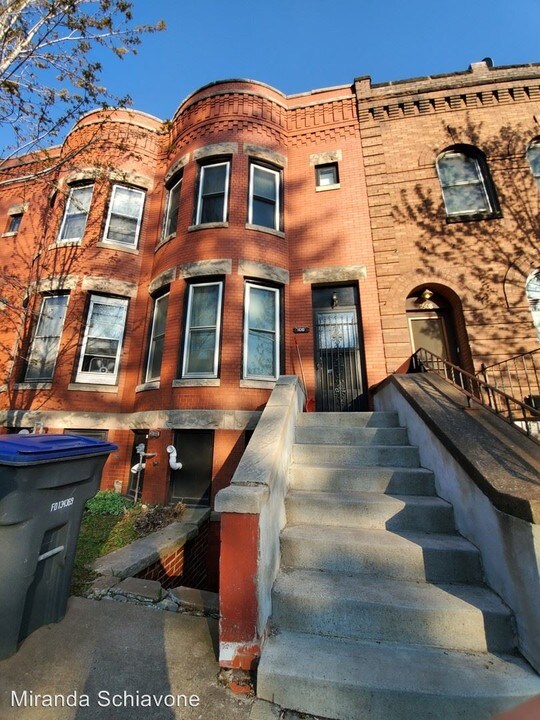 1608 E Superior St in Duluth, MN - Building Photo