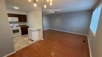 10923 Nandina Ct, Unit 2nd Floor in Philadelphia, PA - Building Photo