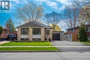 2162 Mt Forest Dr in Burlington, ON - Building Photo