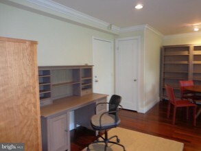 2500 Q St NW-Unit -119 in Washington, DC - Foto de edificio - Building Photo