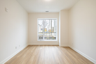 E-LEVEN in Kingston, ON - Building Photo - Interior Photo