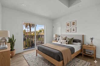 860 N Hudson Ave in Los Angeles, CA - Building Photo - Building Photo