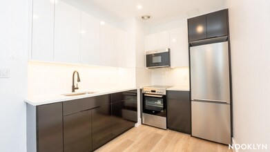 1042 President St in Brooklyn, NY - Foto de edificio - Building Photo