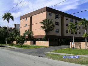 Northview Terrace Apartments in Miami, FL - Building Photo - Building Photo