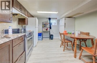 324 Maple Ave in Kitchener, ON - Building Photo - Building Photo