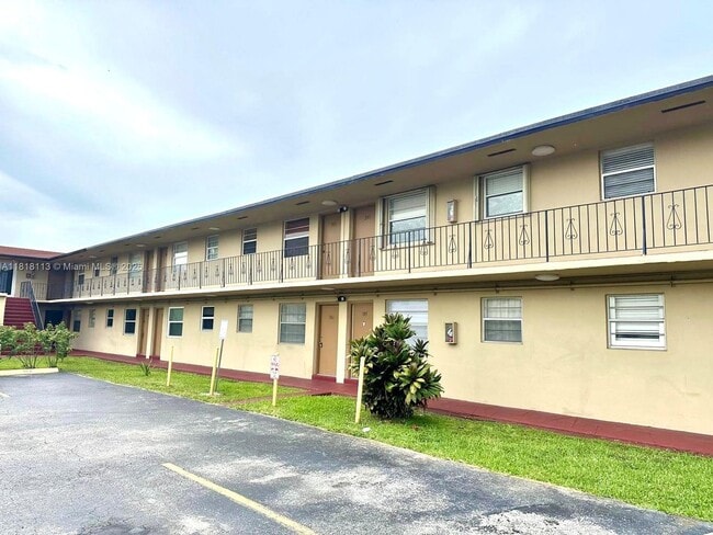 3905 SW 78th Ct in Miami, FL - Building Photo - Building Photo