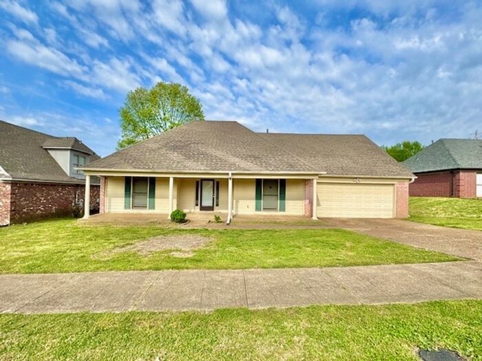 2005 Chimneyrock Blvd E in Cordova, TN - Building Photo