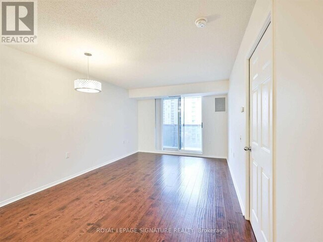 35 Finch Ave E in Toronto, ON - Building Photo - Building Photo