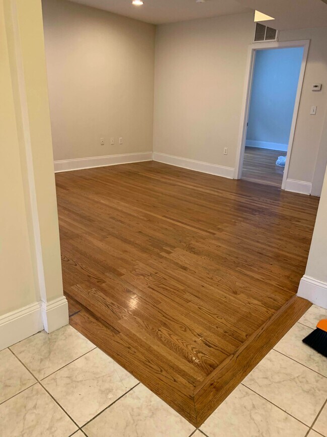 23 Aspinwall Ave, Unit 4 in Brookline, MA - Building Photo - Building Photo