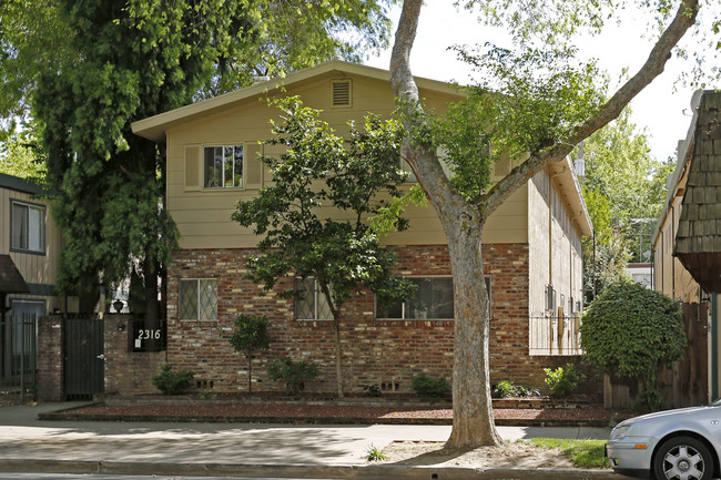 2316 Capitol Ave in Sacramento, CA - Building Photo - Building Photo