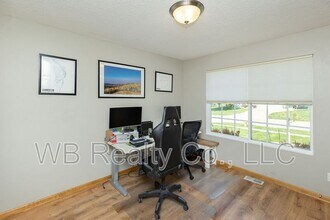 10202 Catalina Dr in Johnston, IA - Building Photo - Building Photo