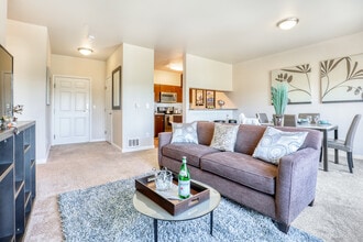 Trax at DuPont Station in Dupont, WA - Foto de edificio - Building Photo