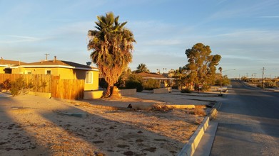 6038 Bagley Ave in Twentynine Palms, CA - Foto de edificio - Building Photo