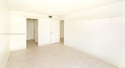 1850 NE 169th St in North Miami Beach, FL - Building Photo - Building Photo