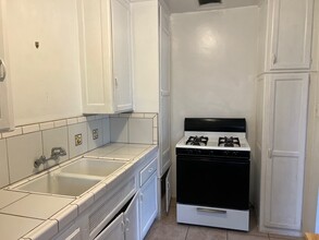 883 N Hoover St, Unit 883 in Los Angeles, CA - Building Photo - Building Photo