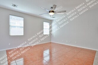 15573 W Laurel Ln in Surprise, AZ - Building Photo - Building Photo