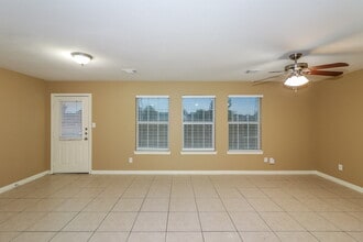4918 N Cancun Dr in Houston, TX - Building Photo - Building Photo