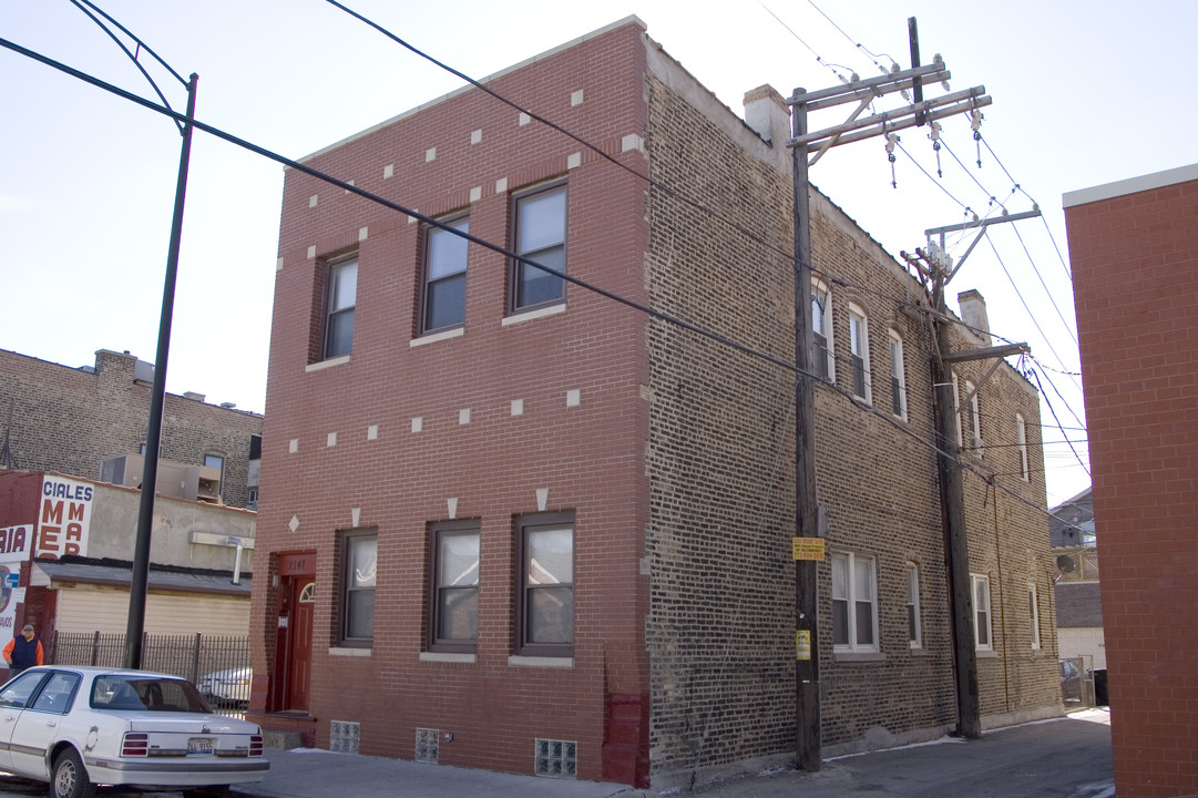 2147 W Armitage Ave in Chicago, IL - Foto de edificio