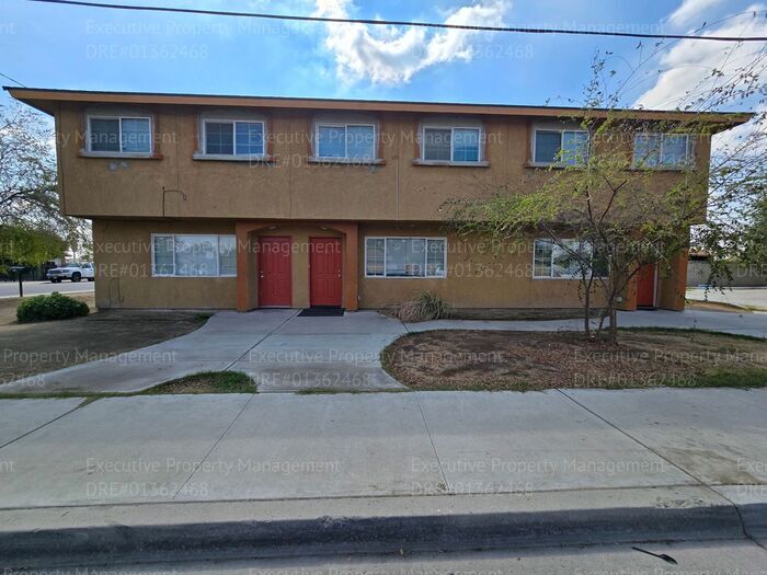 730 S Haley St in Bakersfield, CA - Building Photo