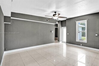 335 NW 109th St in Miami, FL - Building Photo - Building Photo