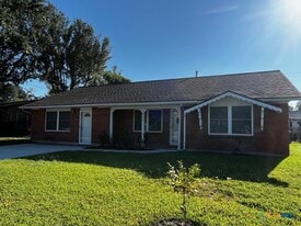 4704 Evergreen Ln in Victoria, TX - Building Photo