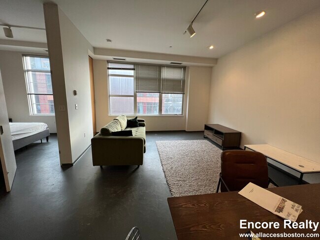 160 E Berkeley St, Unit 512 in Boston, MA - Building Photo - Building Photo