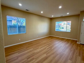 2450 Martin Anthony Ct in Tracy, CA - Foto de edificio - Building Photo