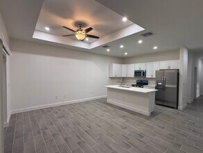 4656 28th St SW in Lehigh Acres, FL - Foto de edificio - Building Photo