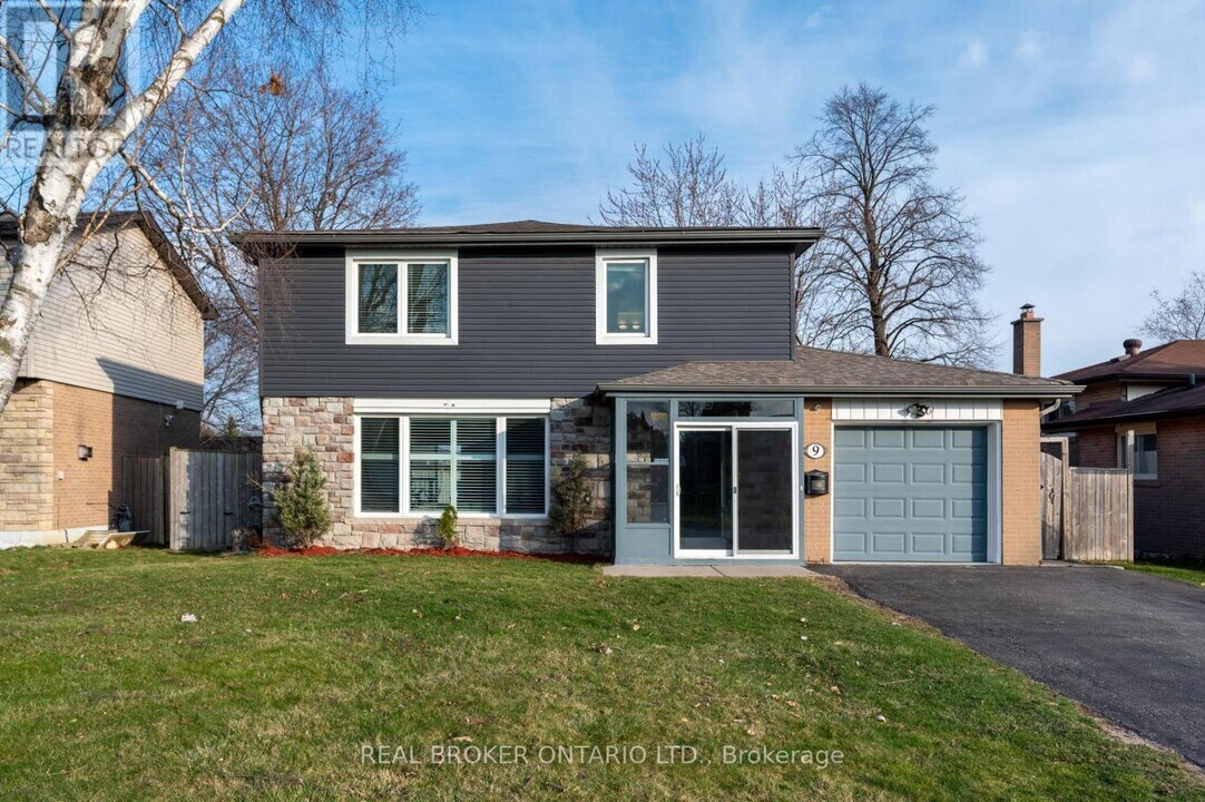 9 Cavendish Crescent in Brampton, ON - Building Photo