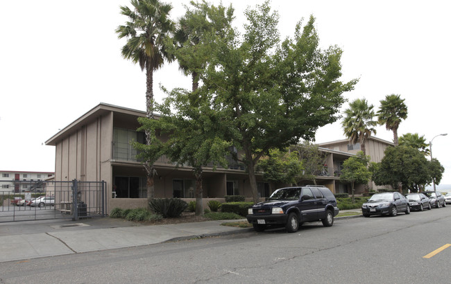 1901 Shoreline Apartments in Alameda, CA - Building Photo - Building Photo