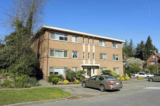 The Limrock Apartments in Seattle, WA - Building Photo - Building Photo