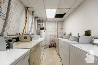 917 W Dakin, Unit 104 in Chicago, IL - Building Photo - Building Photo