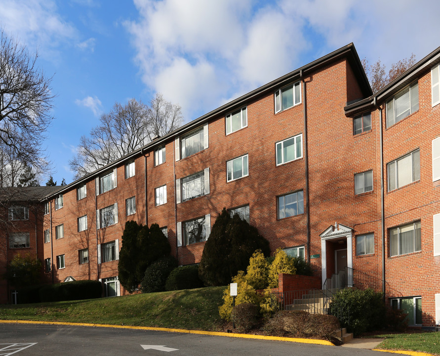 Kenwood Place in Bethesda, MD - Building Photo