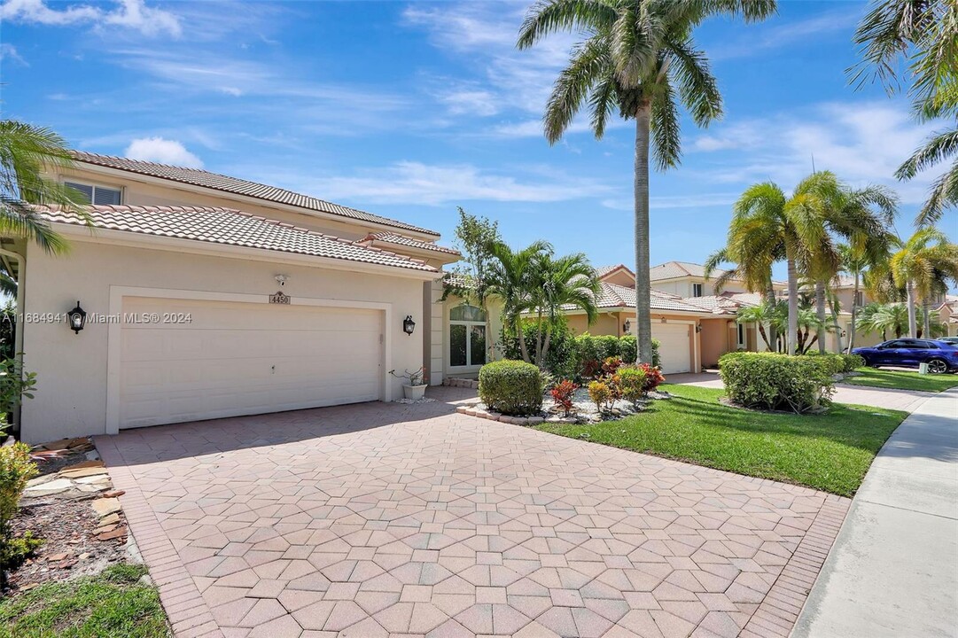 4450 Banyan Trails Dr in Coconut Creek, FL - Foto de edificio