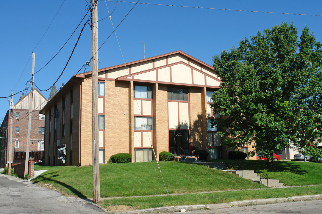 218 S 38th St in Omaha, NE - Foto de edificio