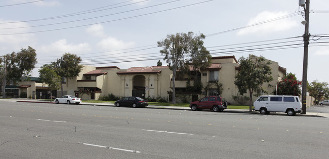 Liberty Tree Apartments in Garden Grove, CA - Foto de edificio - Building Photo