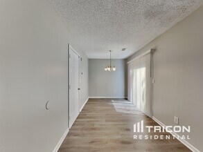 3598 Brookstone Way in Union City, GA - Building Photo - Building Photo