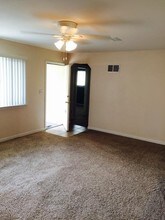 139 W Lassen Ave-Unit -17 in Chico, CA - Building Photo - Building Photo