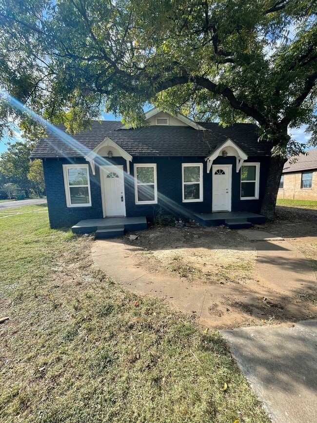 property at 516-518 S Nueces St