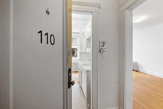 167 Maple St, Unit #110 in Malden, MA - Foto de edificio - Building Photo