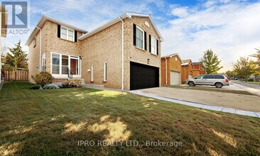 6521 Warbler Ln in Mississauga, ON - Building Photo - Building Photo