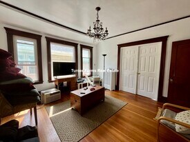 102 W Adams St, Unit 2 in Somerville, MA - Building Photo