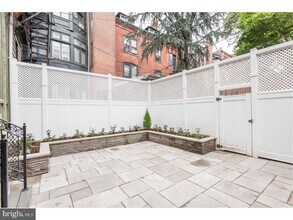 2129 Walnut St in Philadelphia, PA - Building Photo - Building Photo