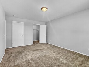 1018 Abbey Ct in Holland, MI - Building Photo - Building Photo