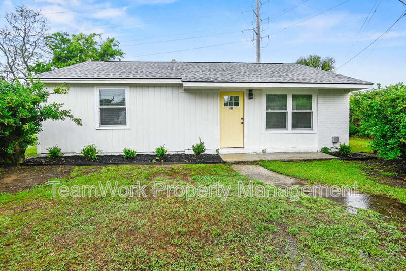 3006 Azalea Dr in North Charleston, SC - Building Photo