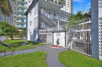 1315 NE Miami Ct in Miami, FL - Building Photo - Building Photo