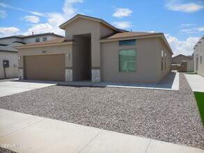 561 Oakmont in El Paso, TX - Building Photo - Building Photo