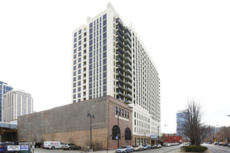 Vision on State in Chicago, IL - Foto de edificio - Building Photo