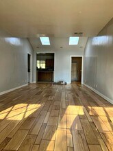 7516 Whitaker Ave in Los Angeles, CA - Foto de edificio - Building Photo