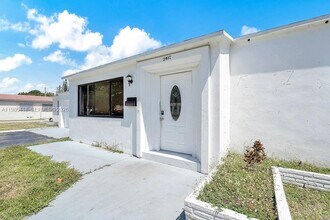2417 Pierce St in Hollywood, FL - Building Photo - Building Photo